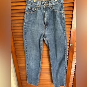 Vintage Levi Women’s Blue Jeans made in USA size 27”